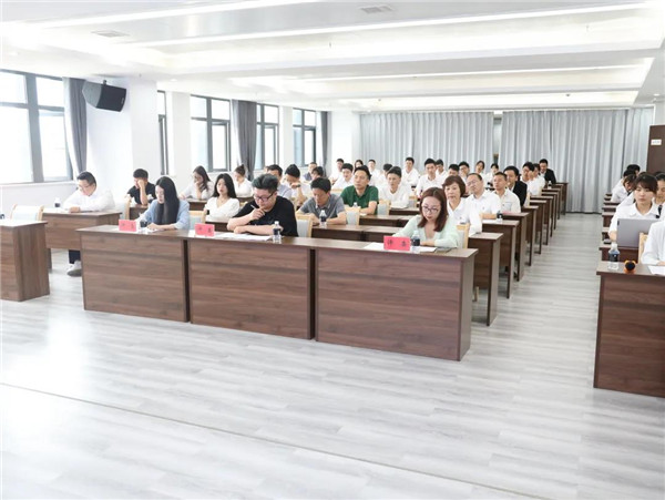 城投集團(tuán)舉辦“展現(xiàn)青年風(fēng)采，奉獻(xiàn)青春力量”主題演講比賽