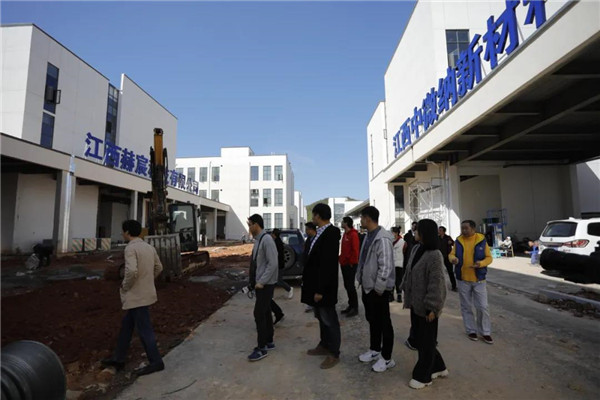 記者節(jié)：媒體聚焦昌南新區(qū)、城投集團(tuán)重點項目建設(shè)工地